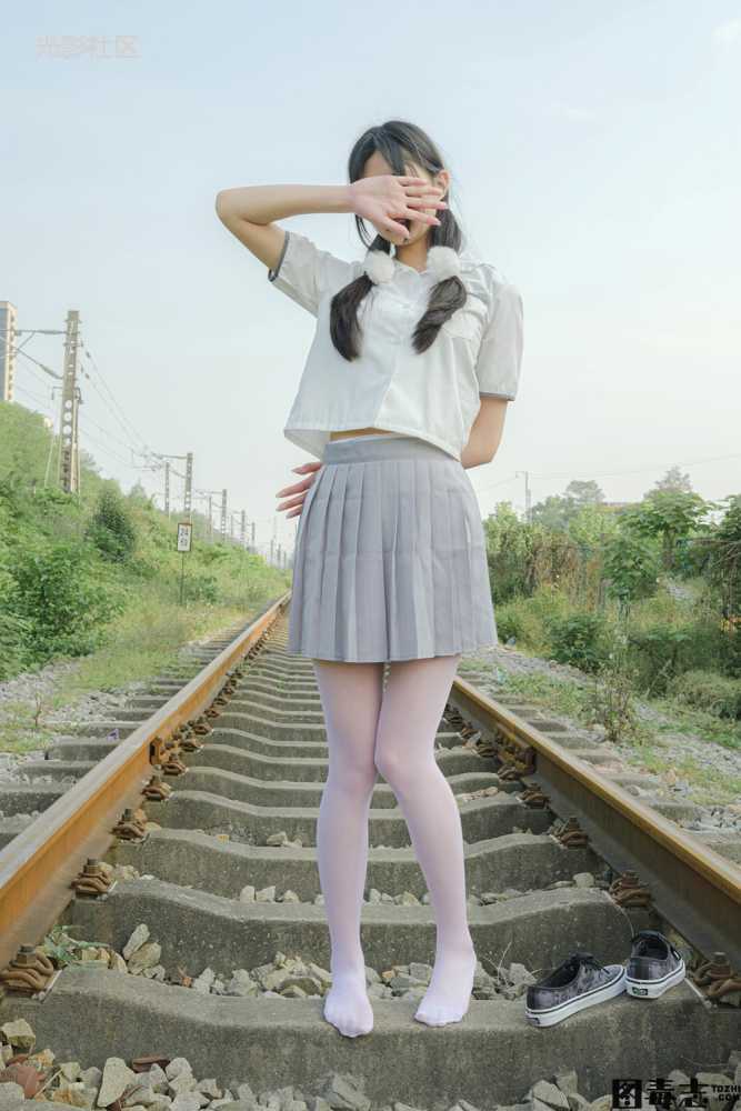 [森萝财团] 有料038 吸吸 铁轨边的JK白丝美少女-光影社区