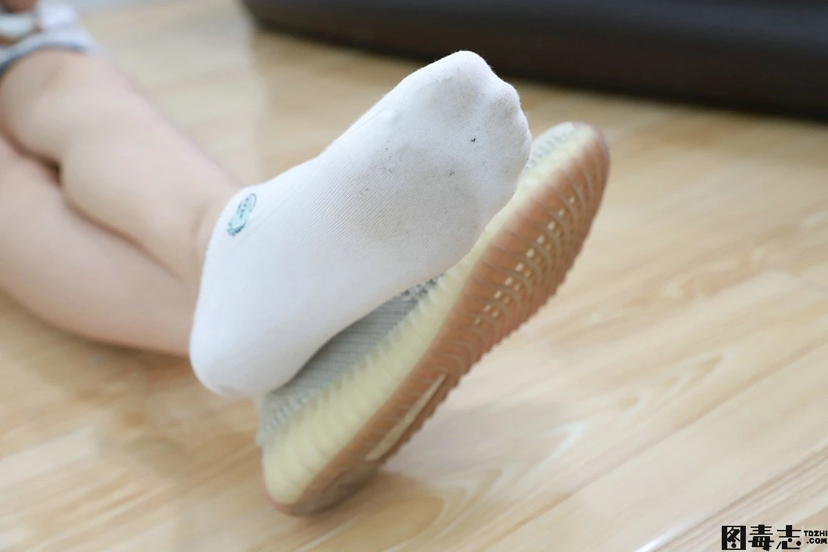 [誉铭传媒] 袜足摄影 2020年第24期作品-光影社区