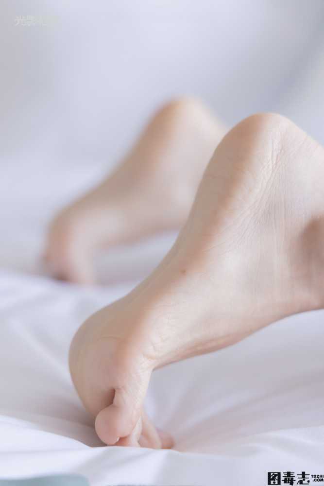 [BoBoSocks袜啵啵] No.039 小奶熊-校服、vans帆布鞋、短白棉袜、裸足-光影社区