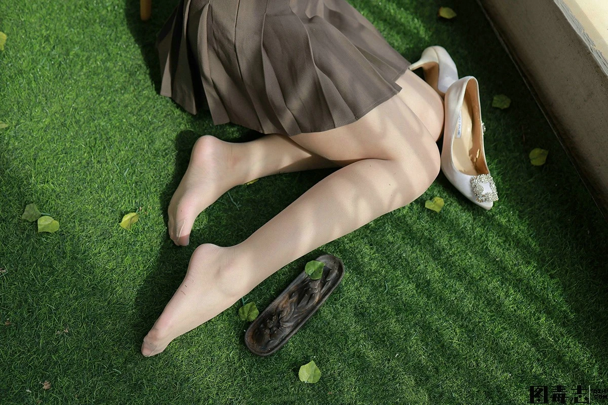 [IESS异思趣向] 模特：秋秋《阳台上的美女》-光影社区