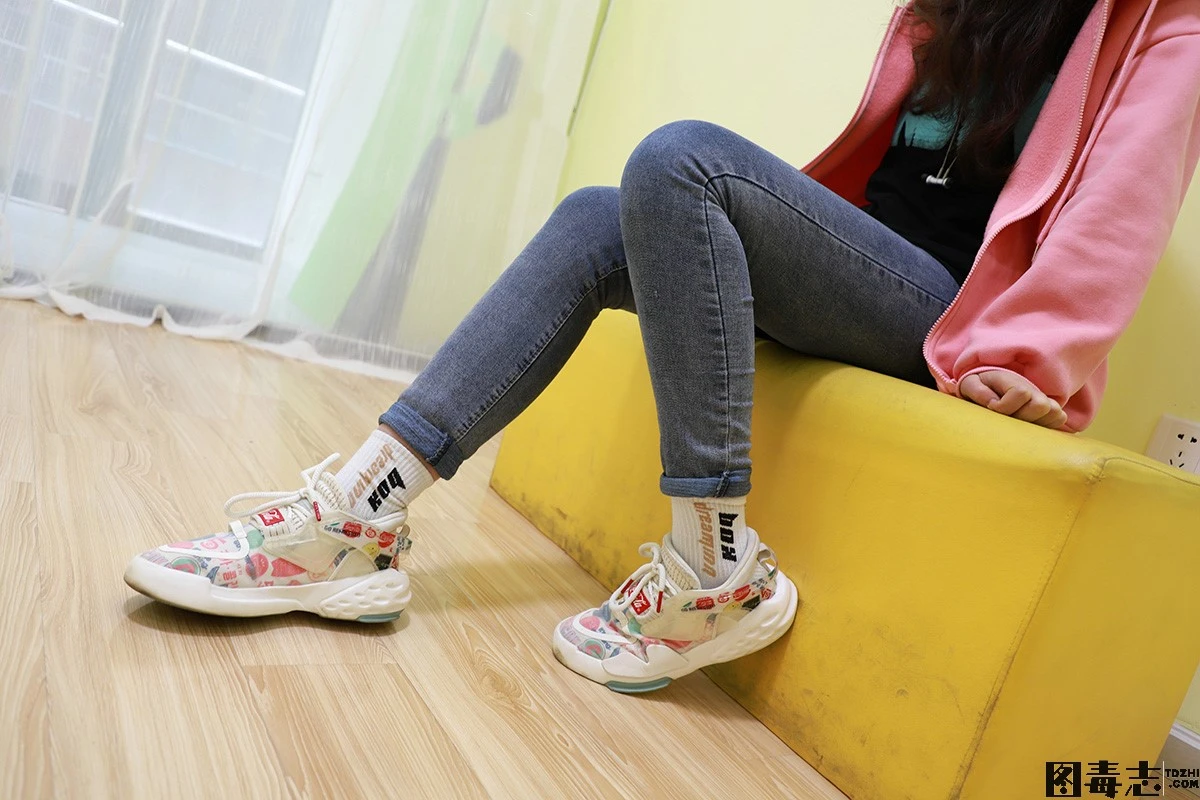 [誉铭传媒] 袜足摄影 2020年第12期作品-光影社区