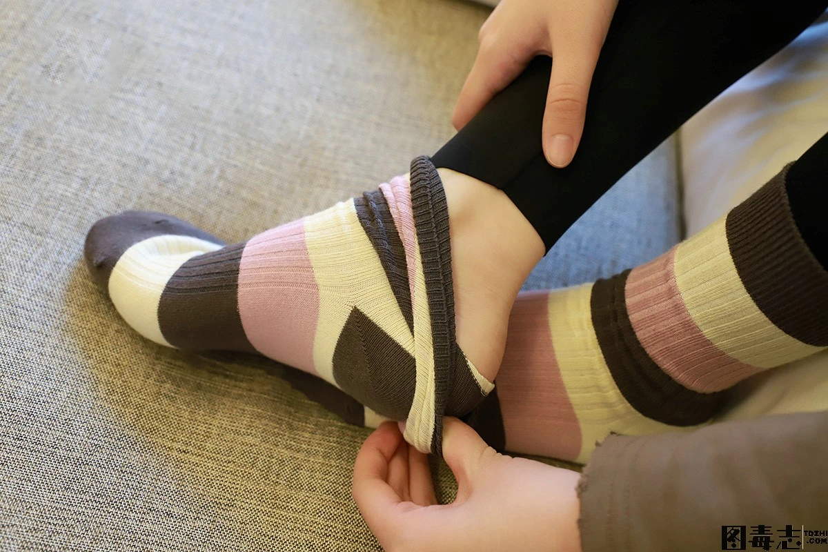 [誉铭传媒] 袜足摄影 2022微信群第十一套作品-光影社区