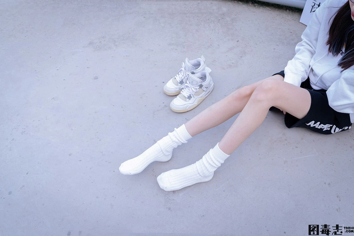 [BoBoSocks袜啵啵] No.103 稚予-AJ篮球鞋、白棉袜、裸足-光影社区