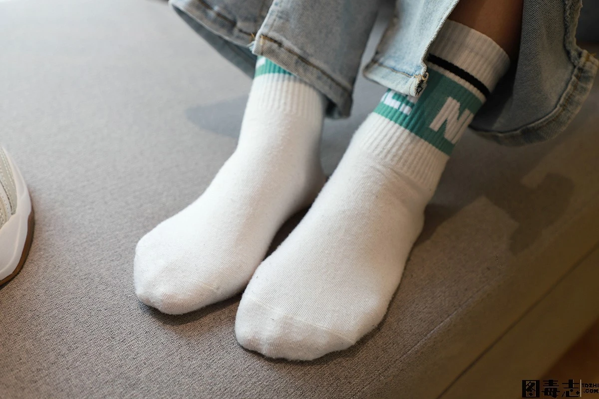 [誉铭传媒] 袜足摄影 2022微信群第九套作品-光影社区