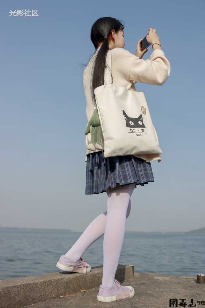 [森萝财团] 有料004 依依 湖边JK白丝-光影社区