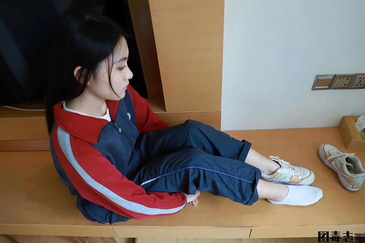 [誉铭传媒] 袜足摄影 2022第2期作品-光影社区