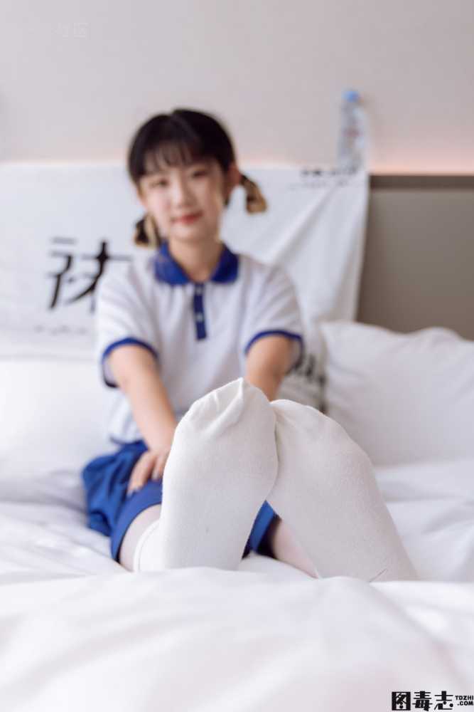 [BoBoSocks袜啵啵] No.042 砂糖-校服、板鞋、白棉袜、油亮白丝-光影社区