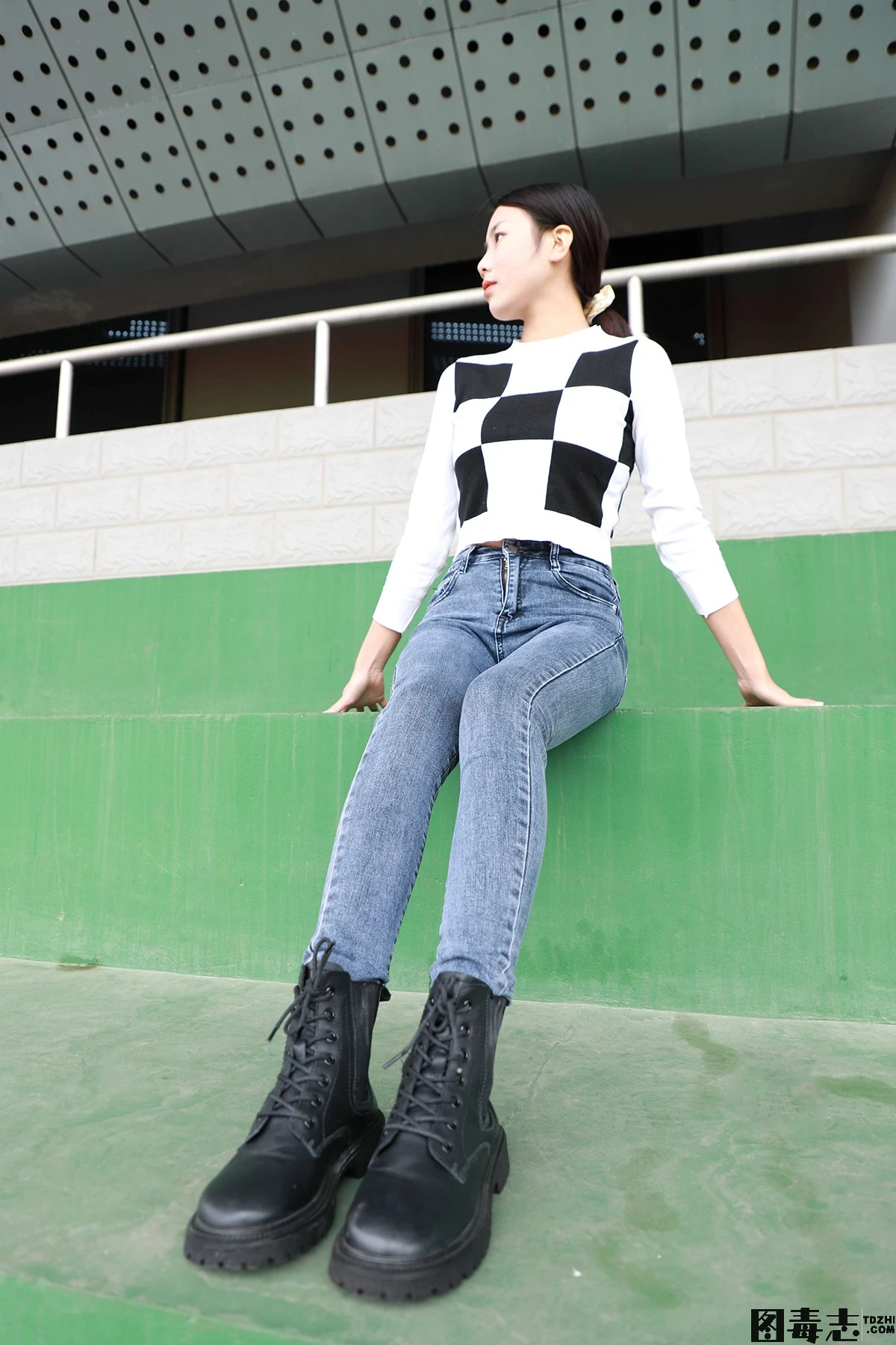 [誉铭传媒] 袜足摄影 2022第28期作品-光影社区