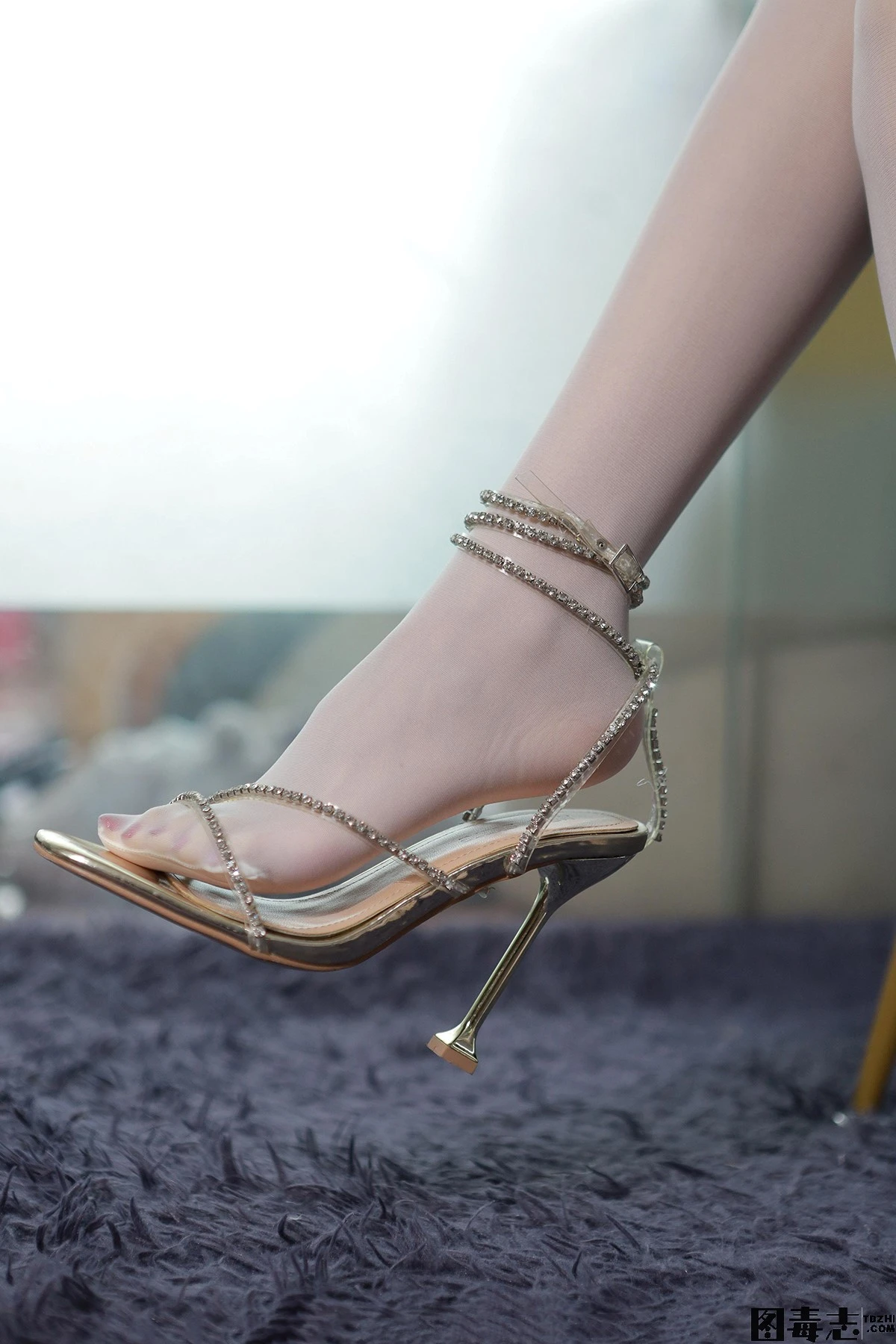 [IESS异思趣向] 模特：美子《褪去半筒袜》-光影社区