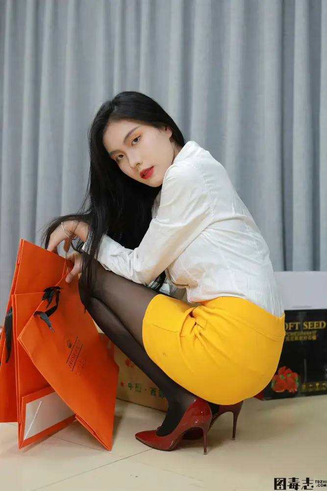 [IESS异思趣向] 模特：胆胆《黑丝采购员》-光影社区