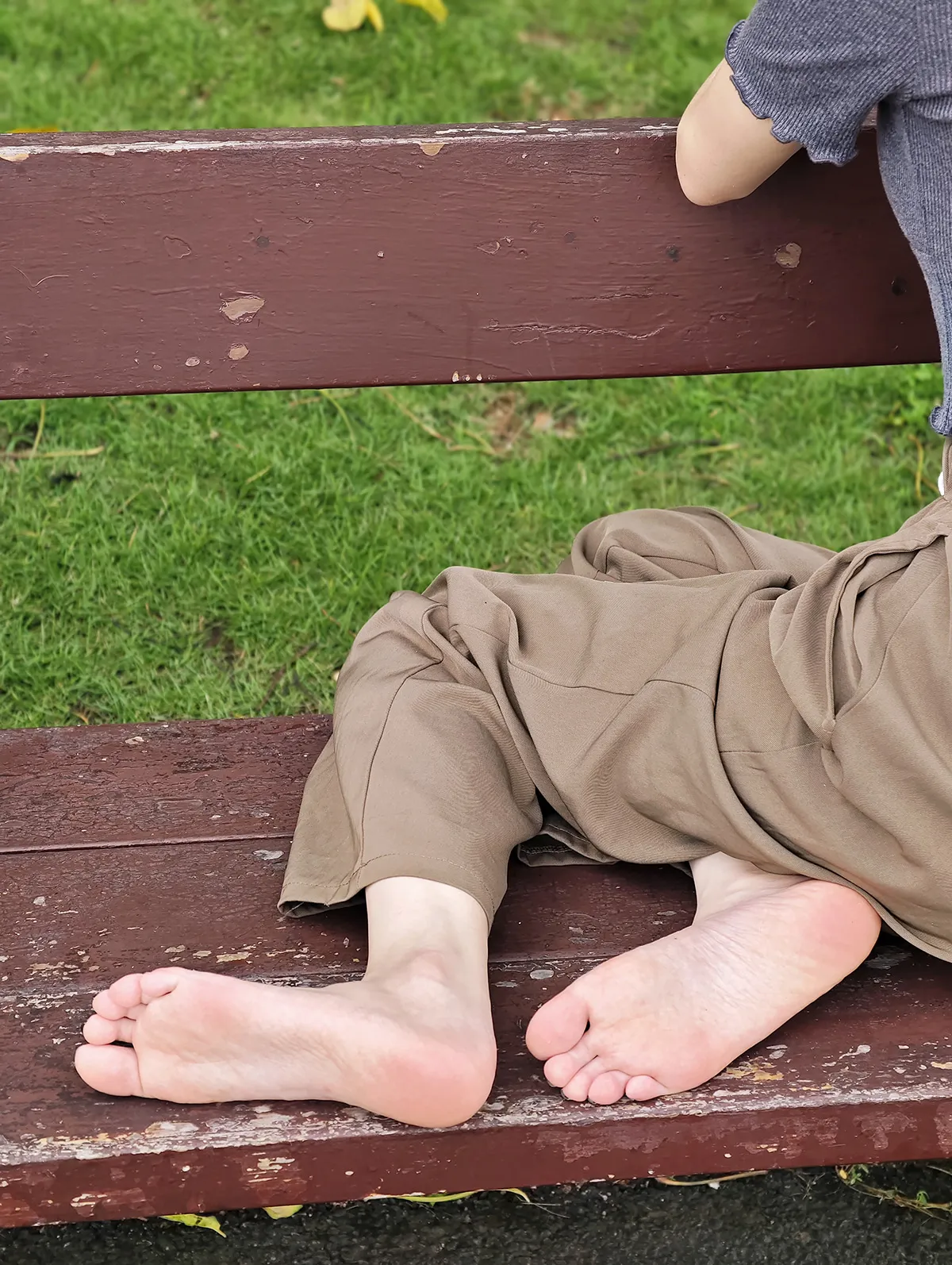 口罩嫩白脚-光影社区